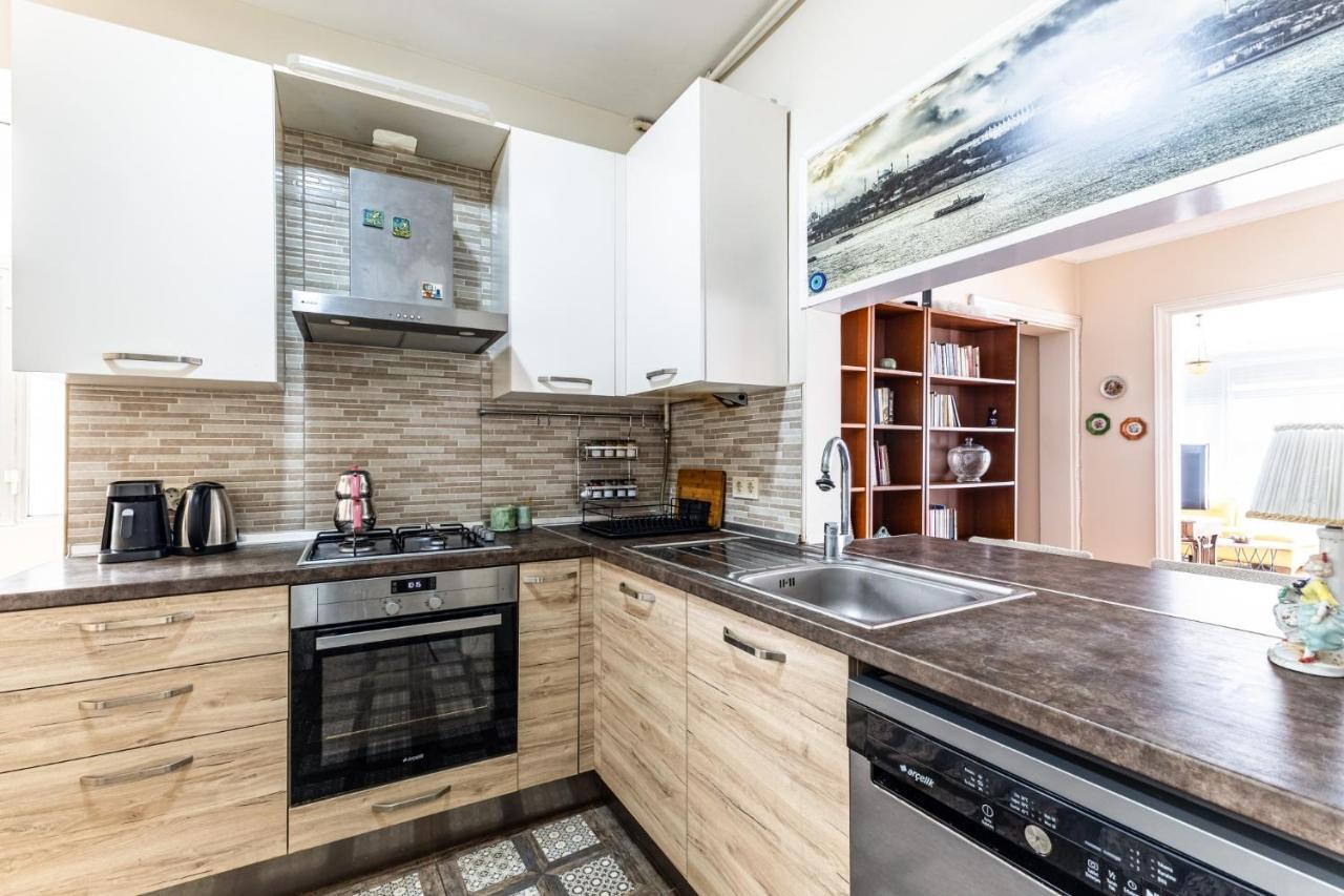 Spacious Flat W Balcony 3 Min To Kadikoy Square Appartamento Provincia di Istanbul